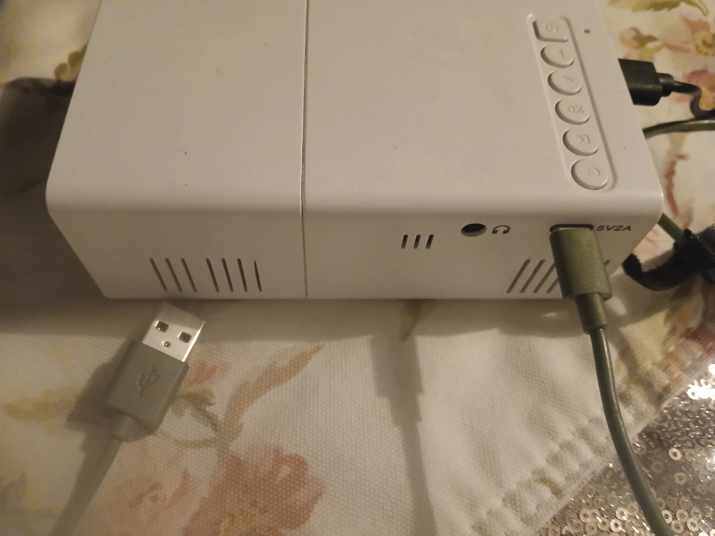 White LED Projector - Model: A100 - photo 5