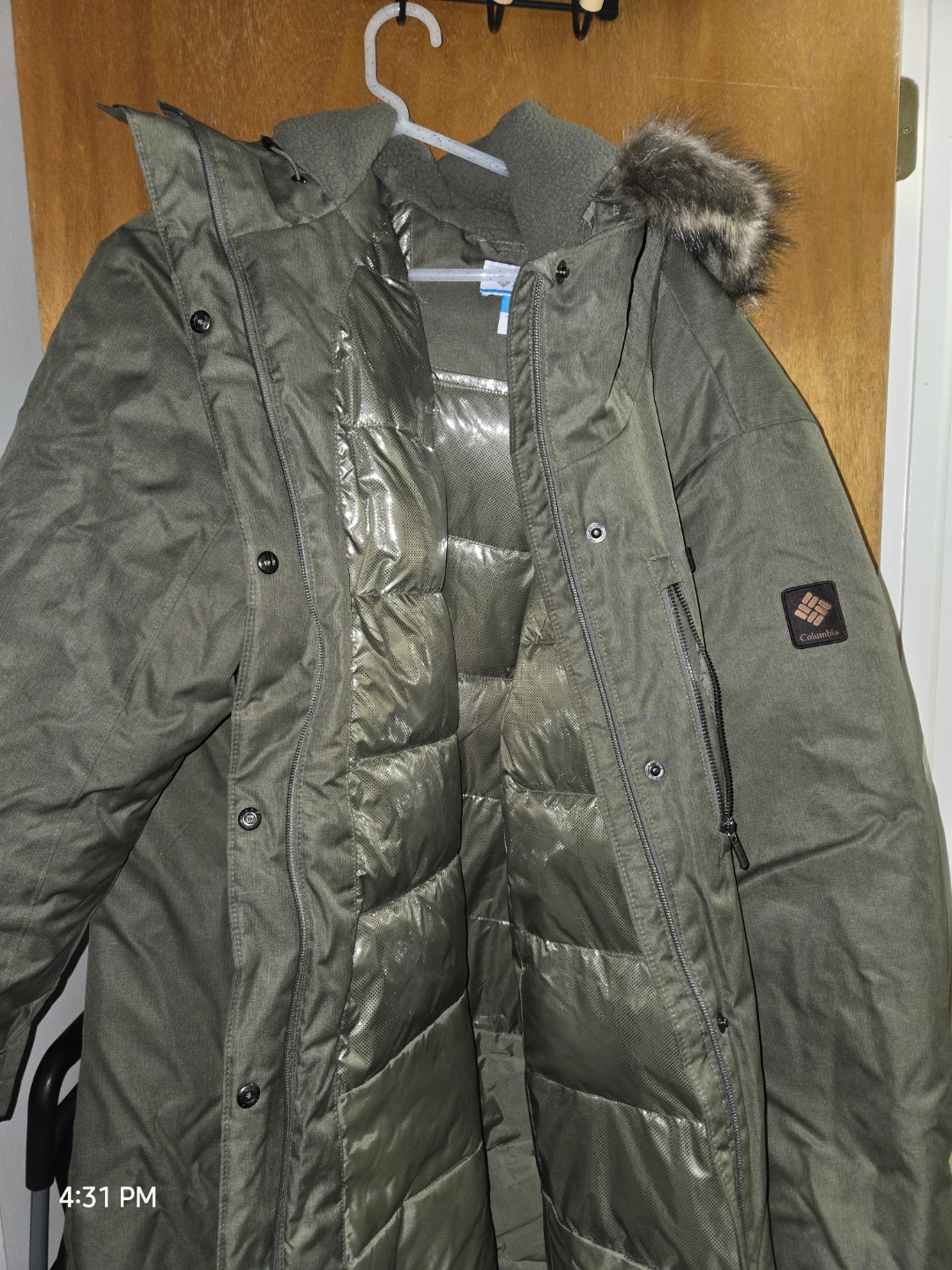 Woman columbia puffer coat