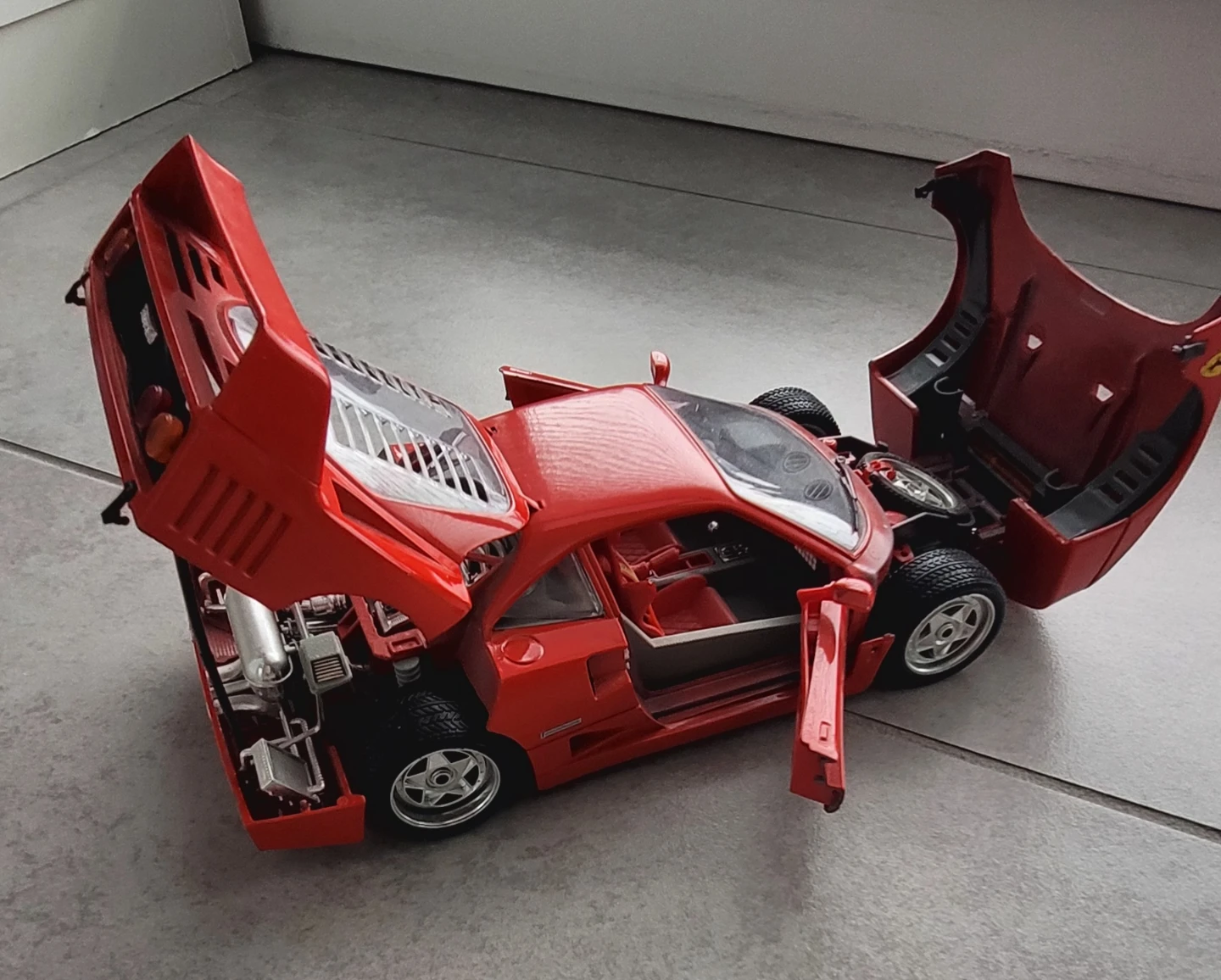 1:18 Bburago Ferrari F40 1987 Die-cast Model - photo 3