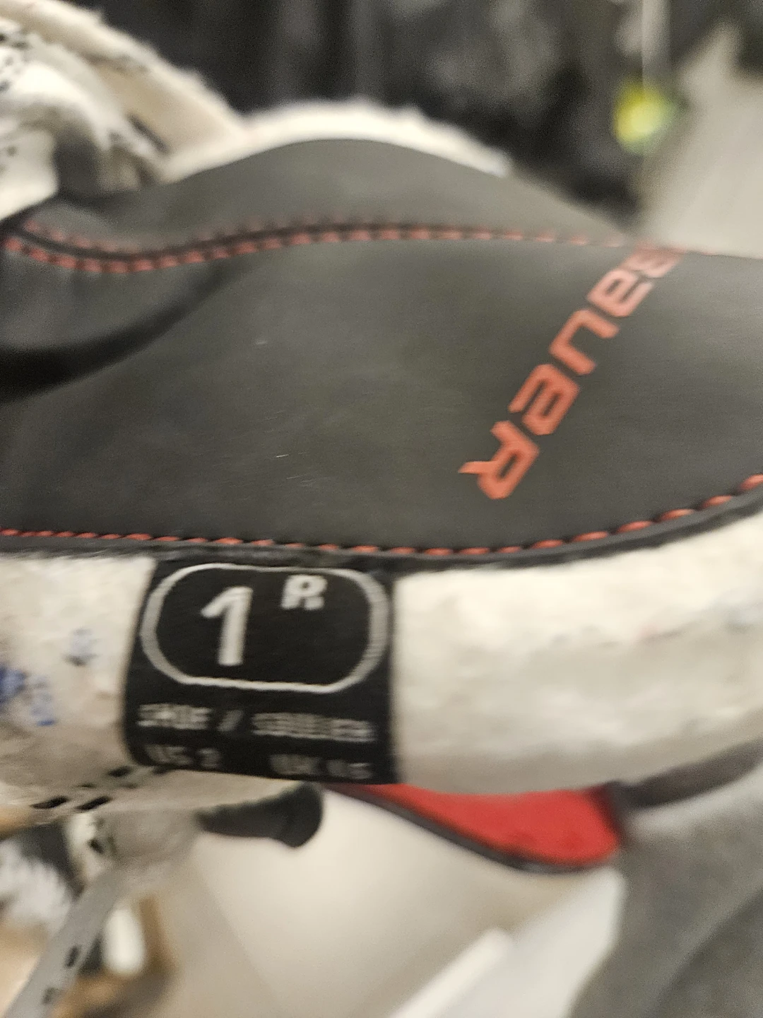 Bauer Ice Skates Size 1R - photo 2