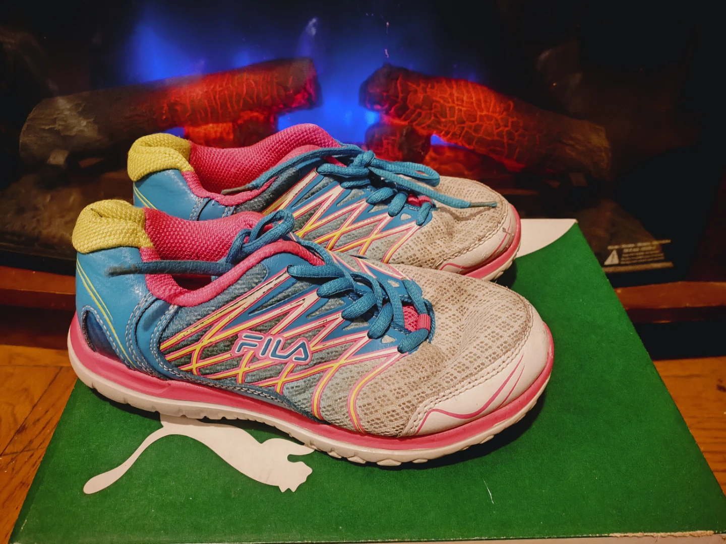 Girls Fila Kids Running Shoes Size 2.5 Youth used