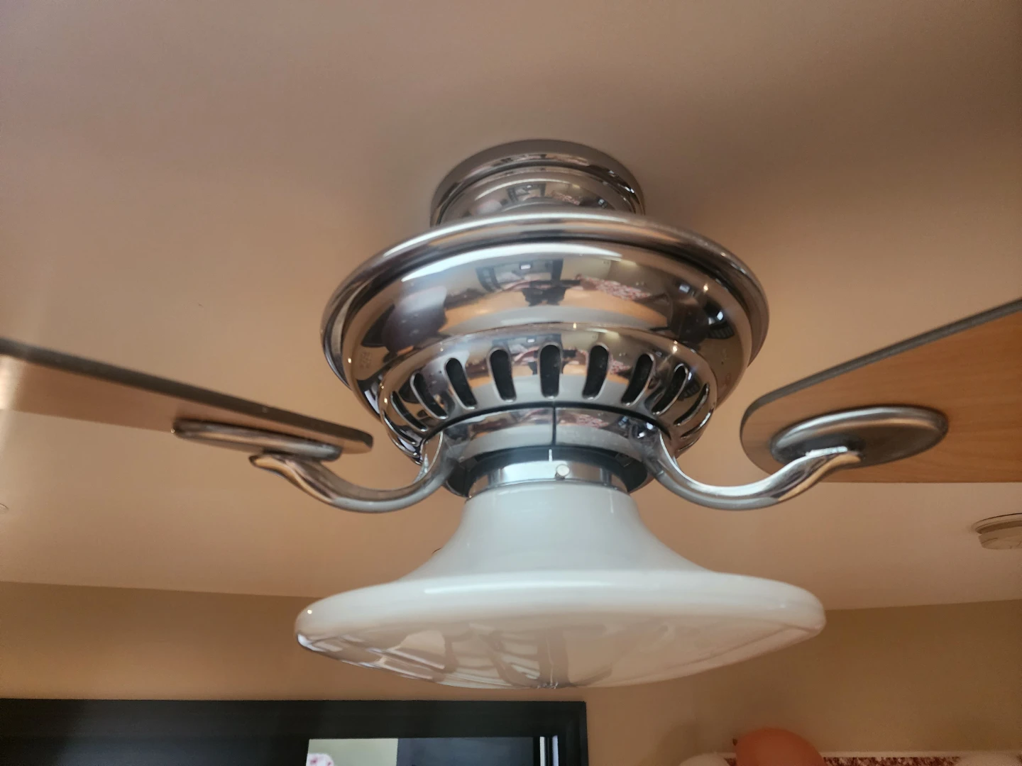 Hampton Bay Ceiling Fan with Light and Remote - photo 3