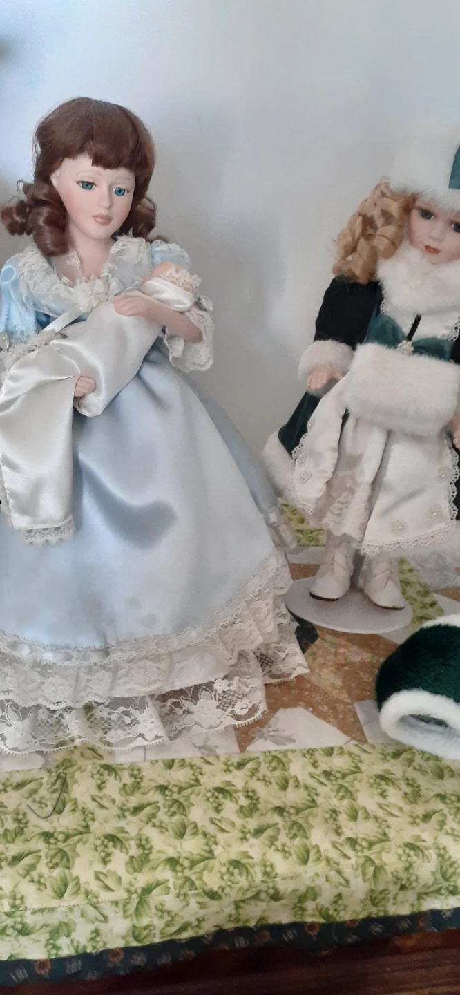 Collection of Four Porcelain Dolls - photo 2