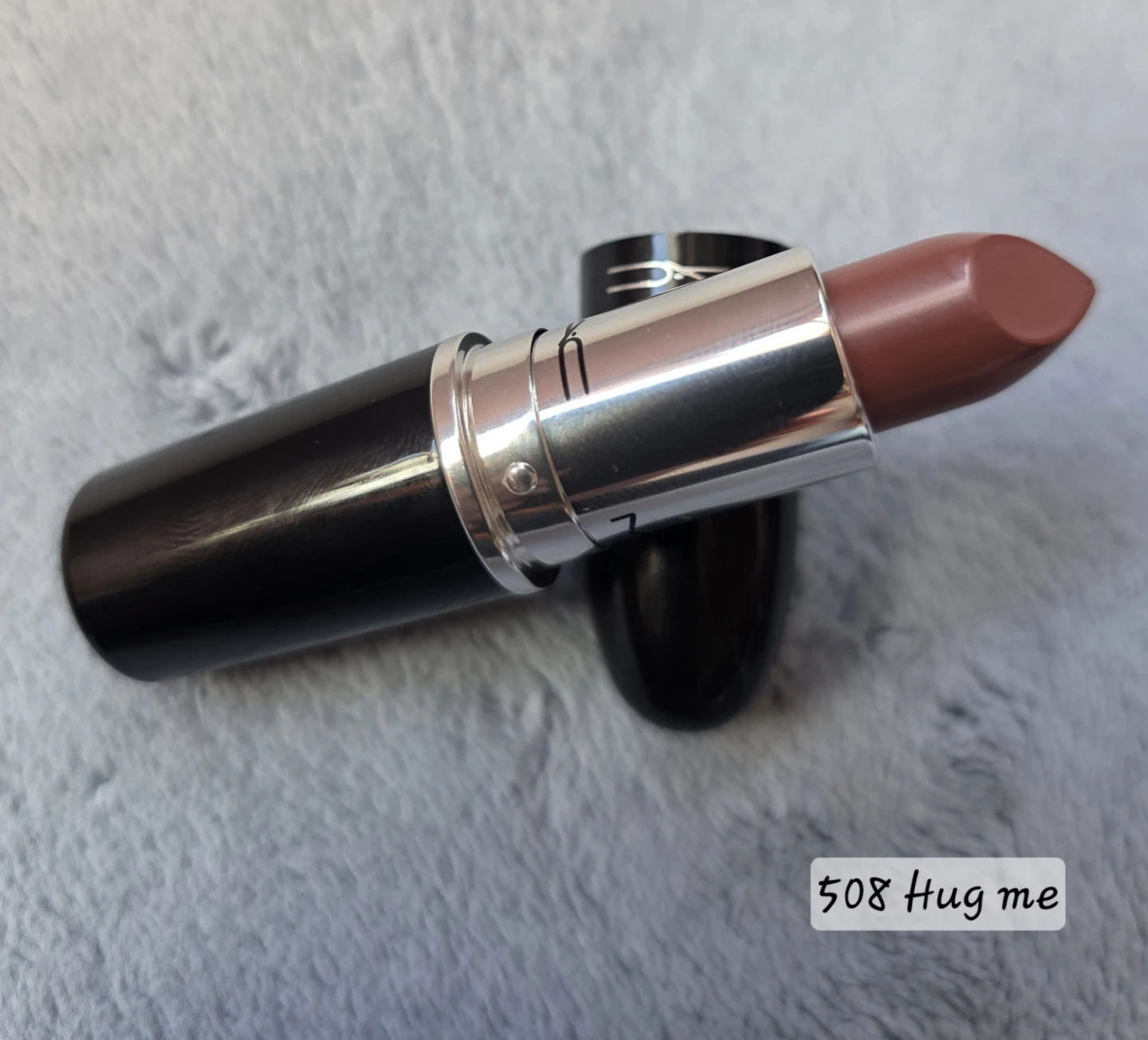 MAC Lipstick - 508 Hug Me