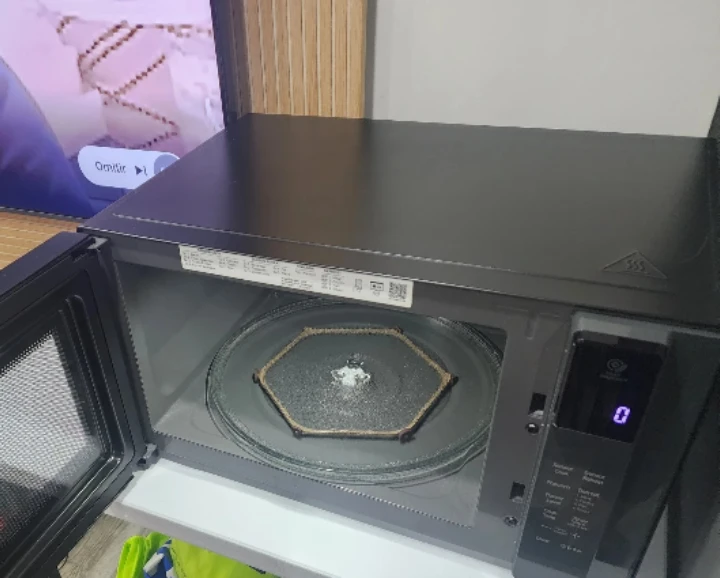 LG Black Microwave Oven - photo 3
