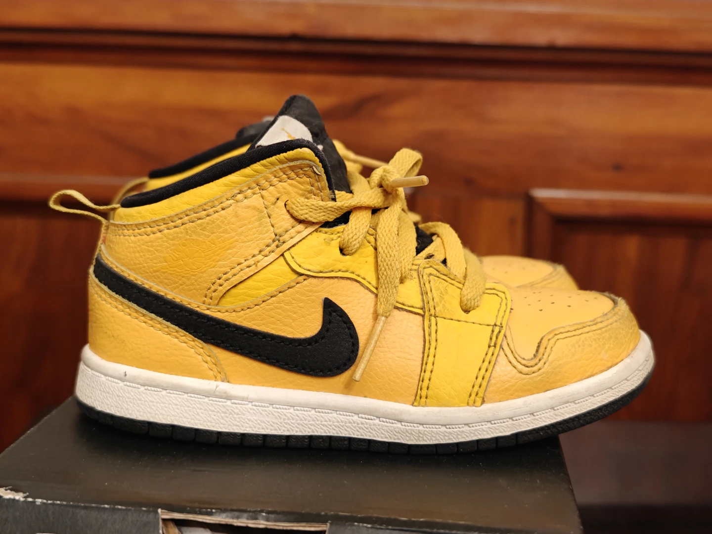 Nike Air Jordan 1 Mid (TD) Size 9c Toddler Shoes Yellow Sneakers - photo 2