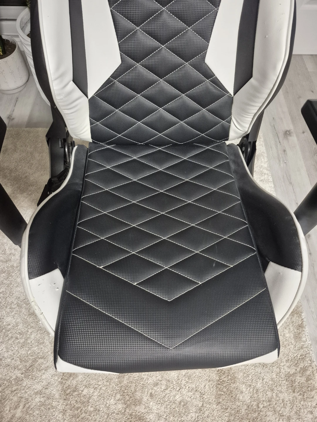 Gaming Chair - Black and White - photo 3