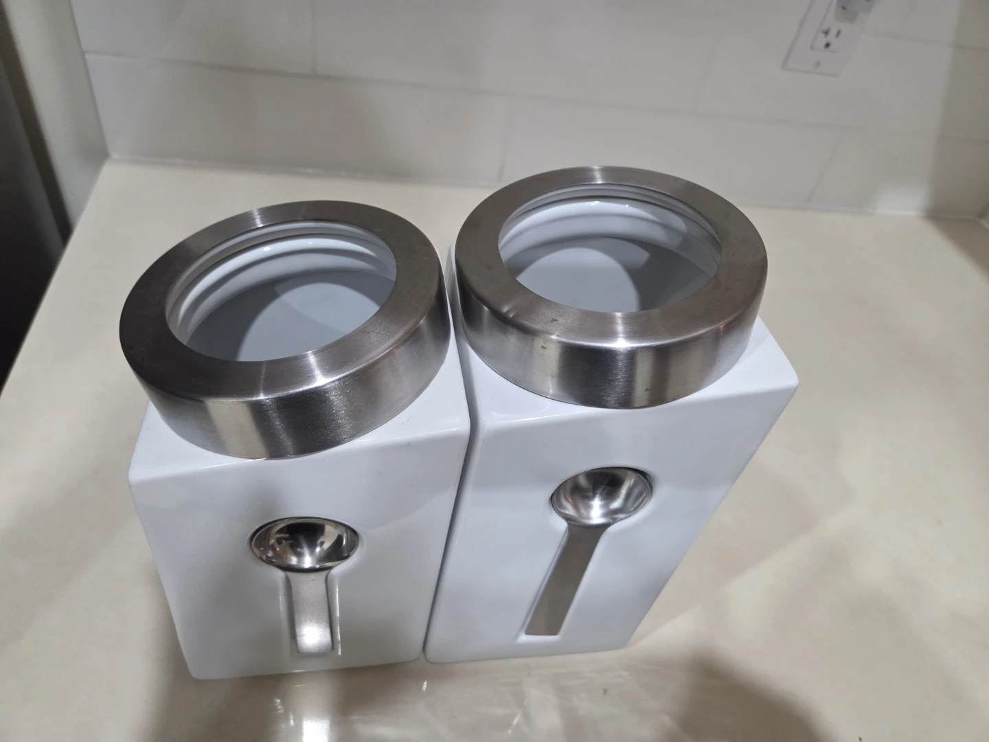 Set of 2 White Canisters with Spoons - photo 2