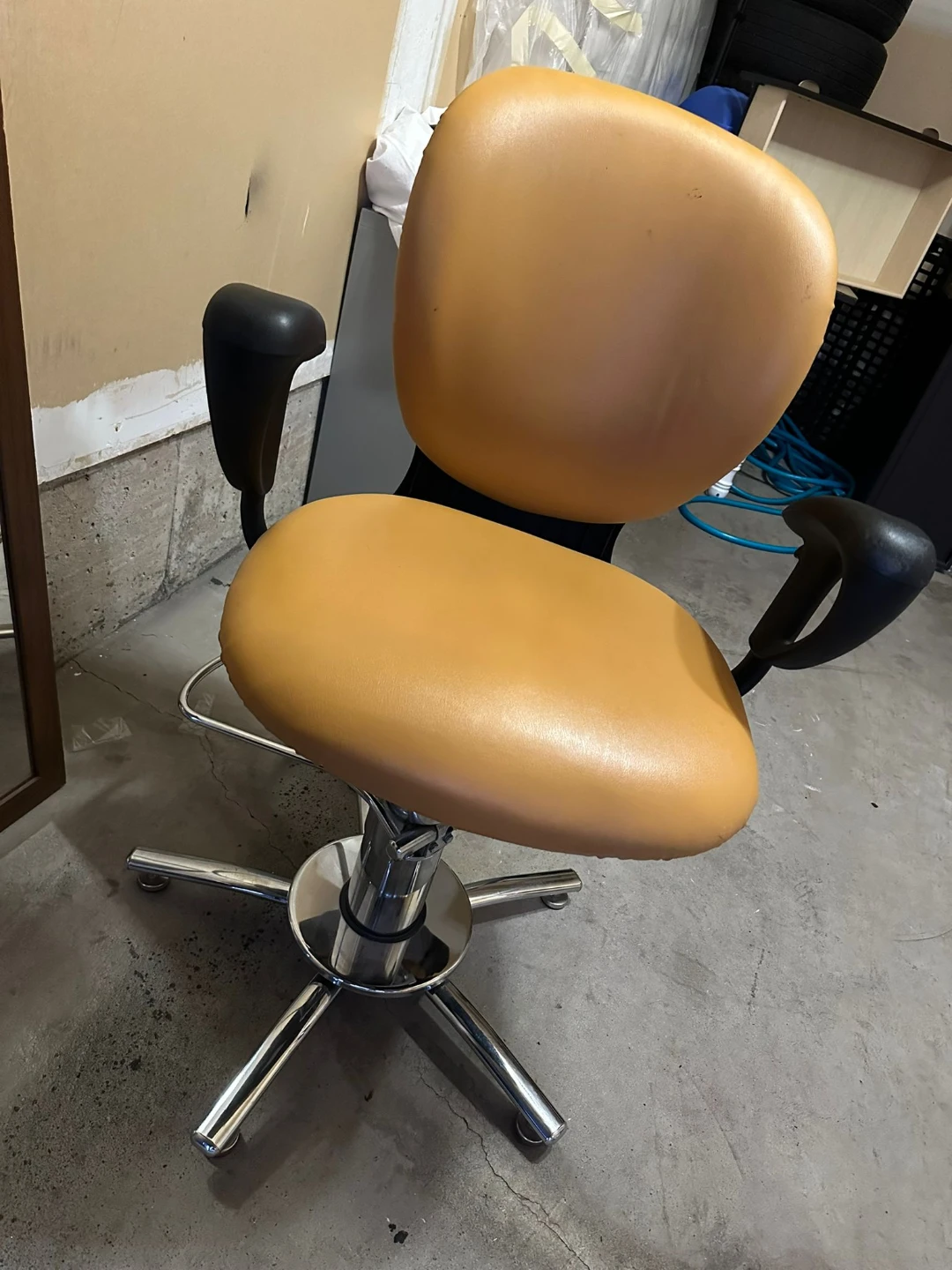 Salon chairs - photo 3