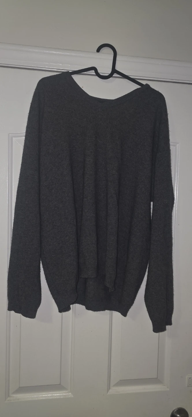 Vintage Dunhill Men's grey Cashmere V neck sweater (Size L)