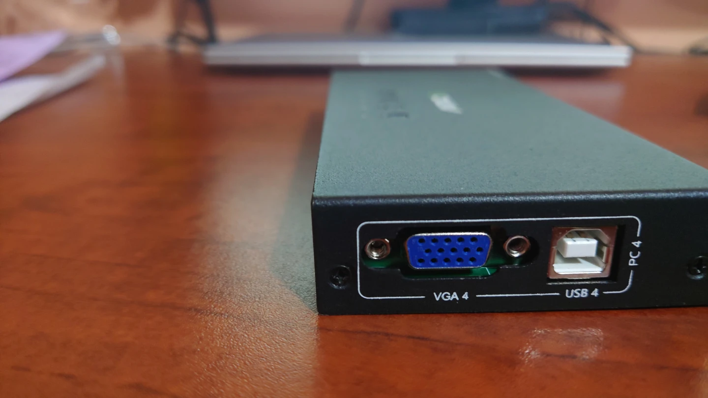 AIMOS 4-Port VGA KVM Switch - photo 2