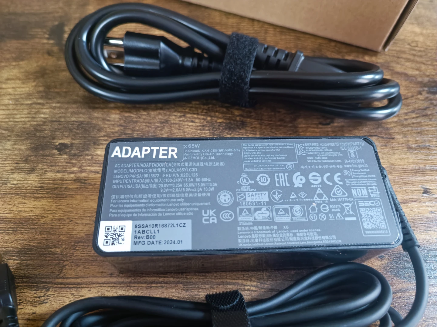 Lenovo 65W USB-C Power Adapter & Cable - photo 2
