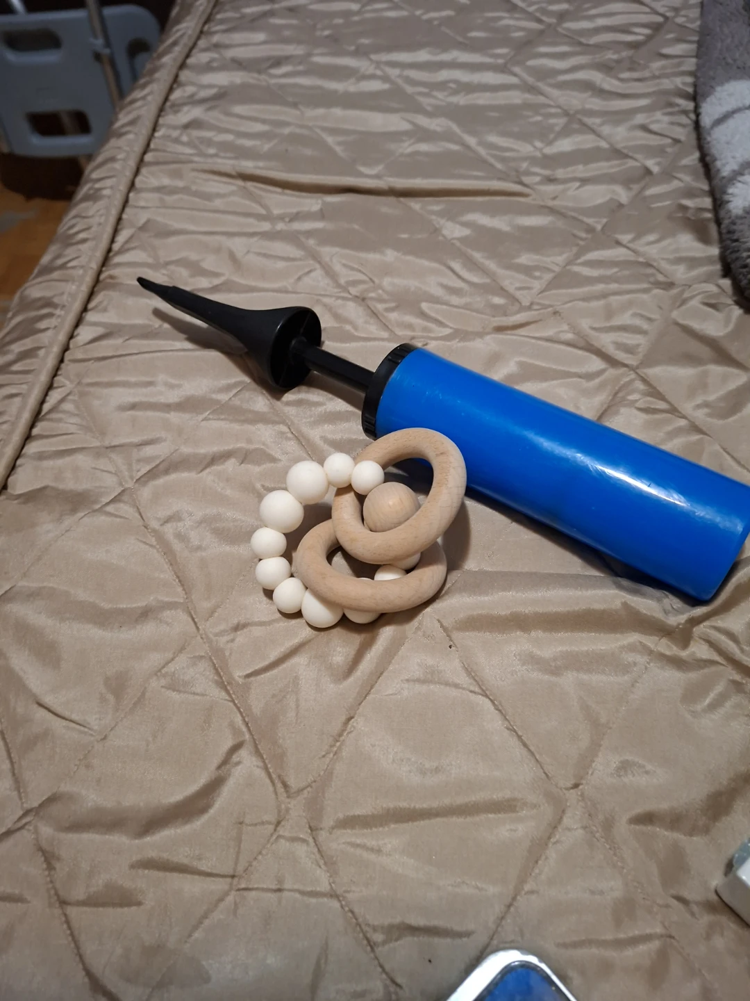 Wooden Baby Teether and Balloon Pump🏆 - photo 4