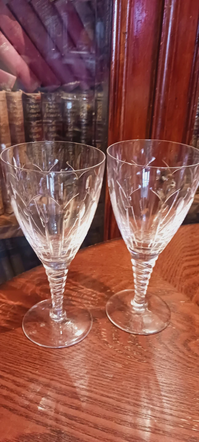 $5 EACH !! New !! Set of 2 Gorgeous Crystal Wine Goblets