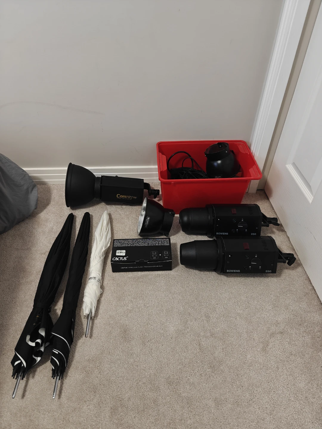 4 Canon Camera Bundle - 4 Body's, 5 Lenses, Speedlite, + Extras - photo 3