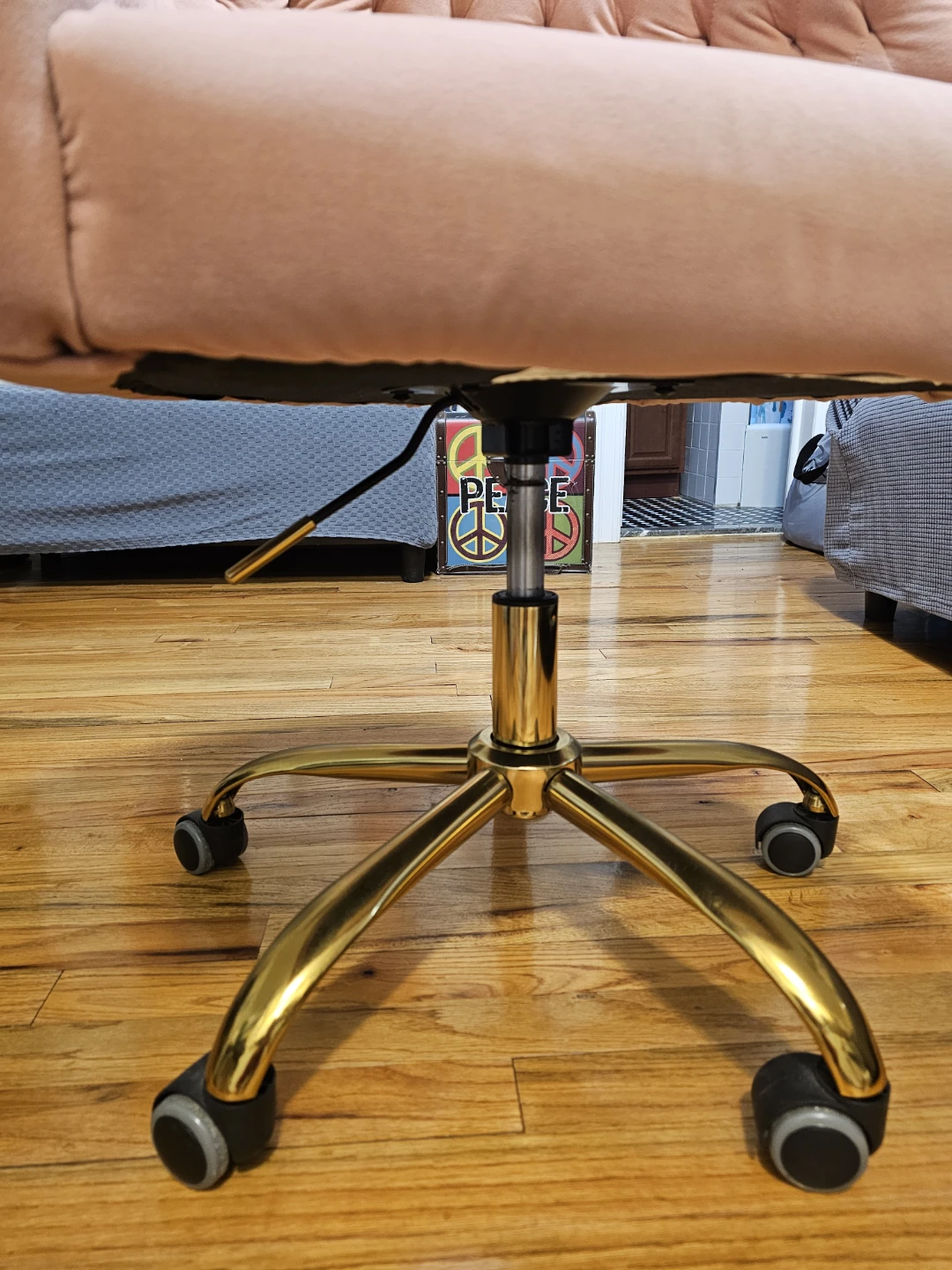 Pink Velvet Tufted Office Chair with Gold Base - photo 4