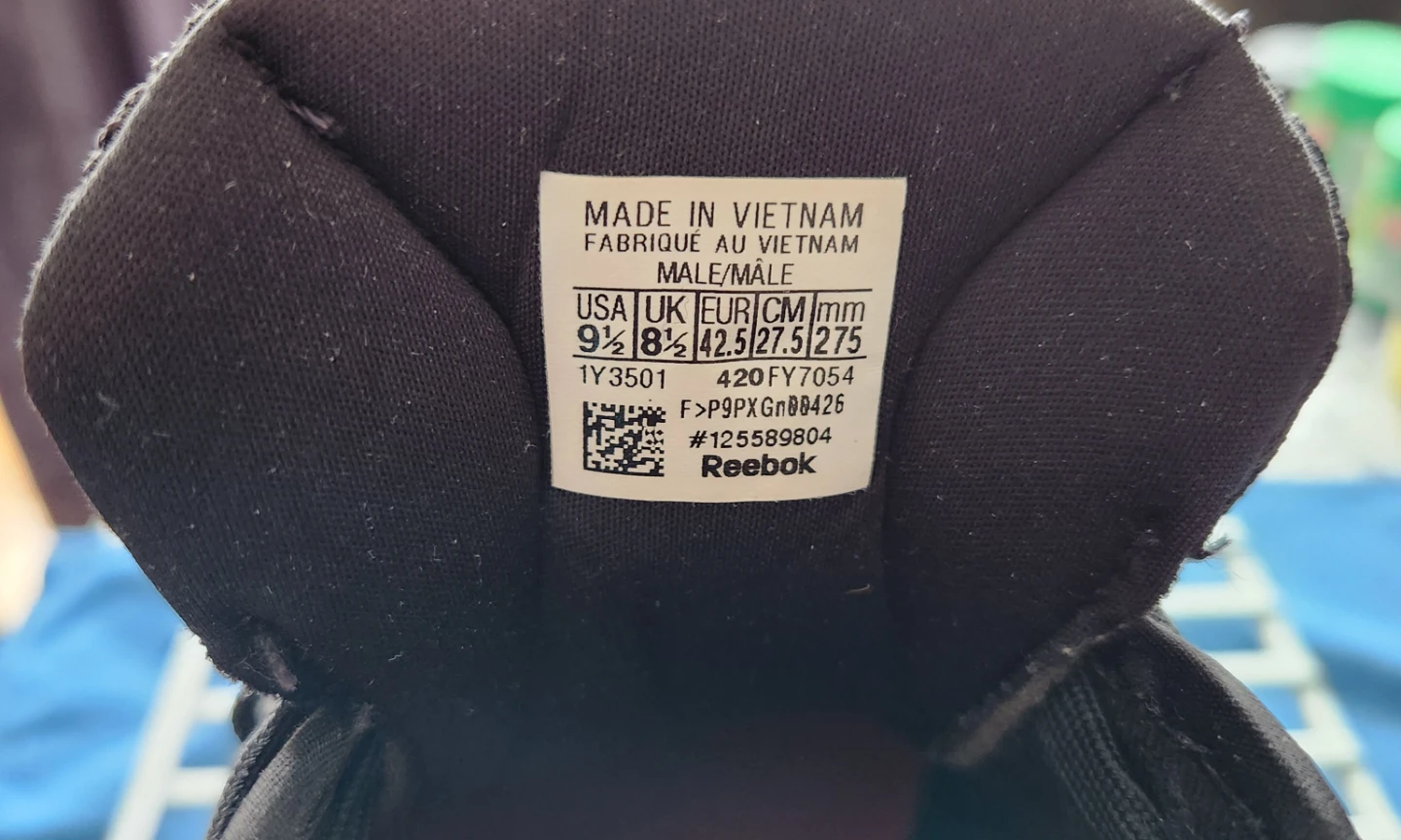Reebok men's 9.5 to small for my feet. Smoke .pets free home - photo 4