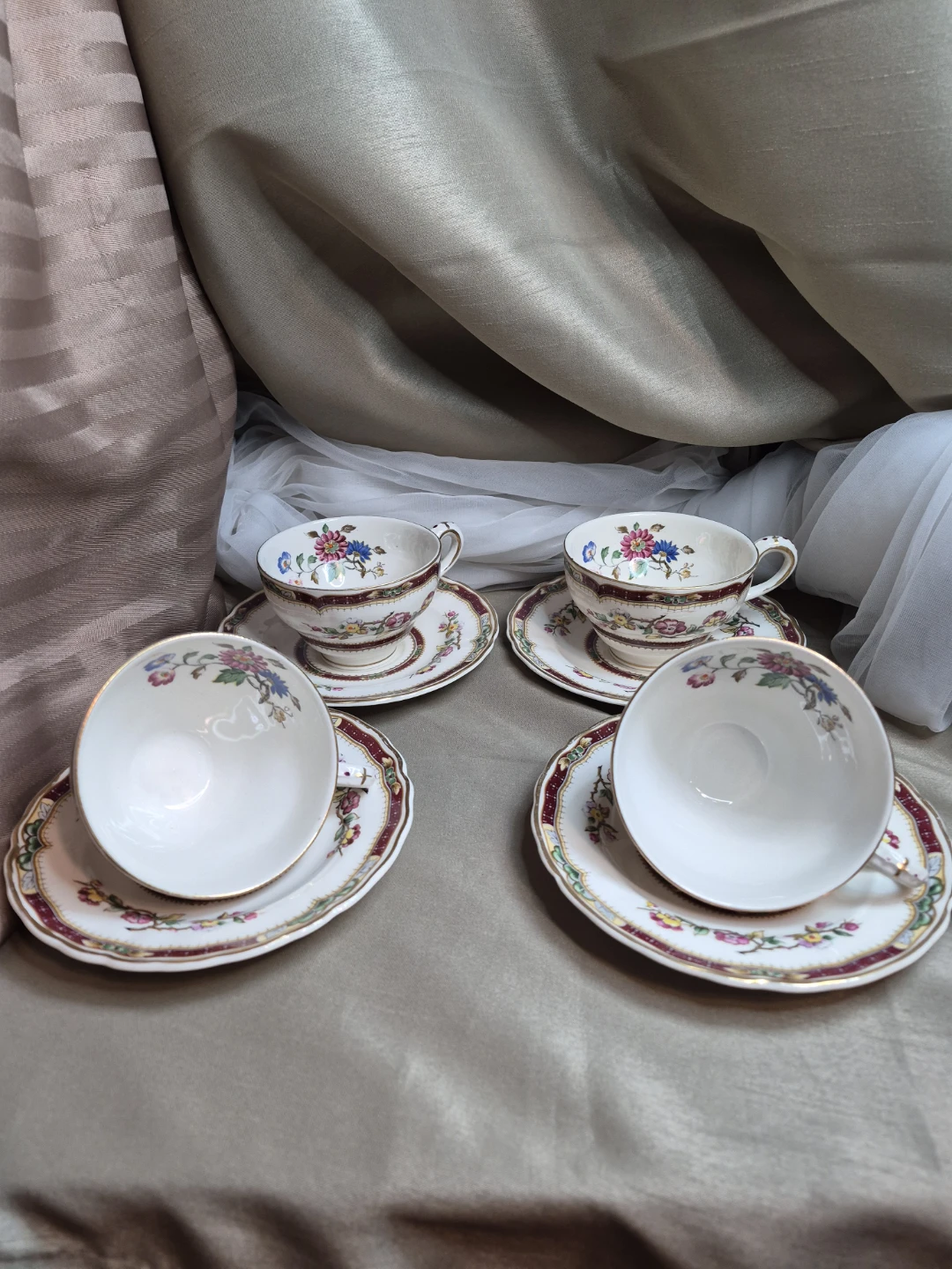 Beautiful Vintage W.H. Grindery & Co. Marlborough Royal Petal