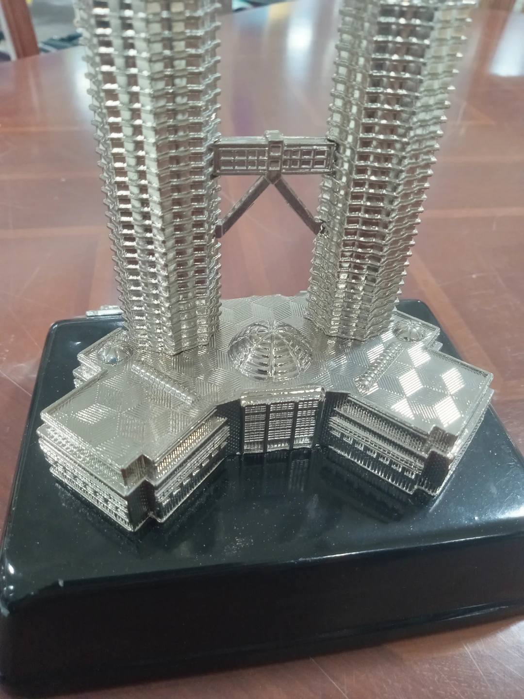 Petronas Twin Towers Kuala Lumpur Souvenir Clock - photo 4