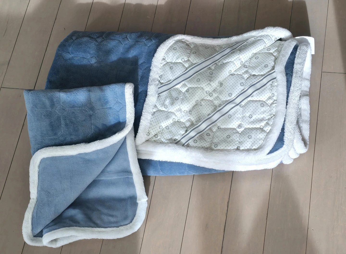Blue Sherpa Throw Blanket + pillow cover - photo 2