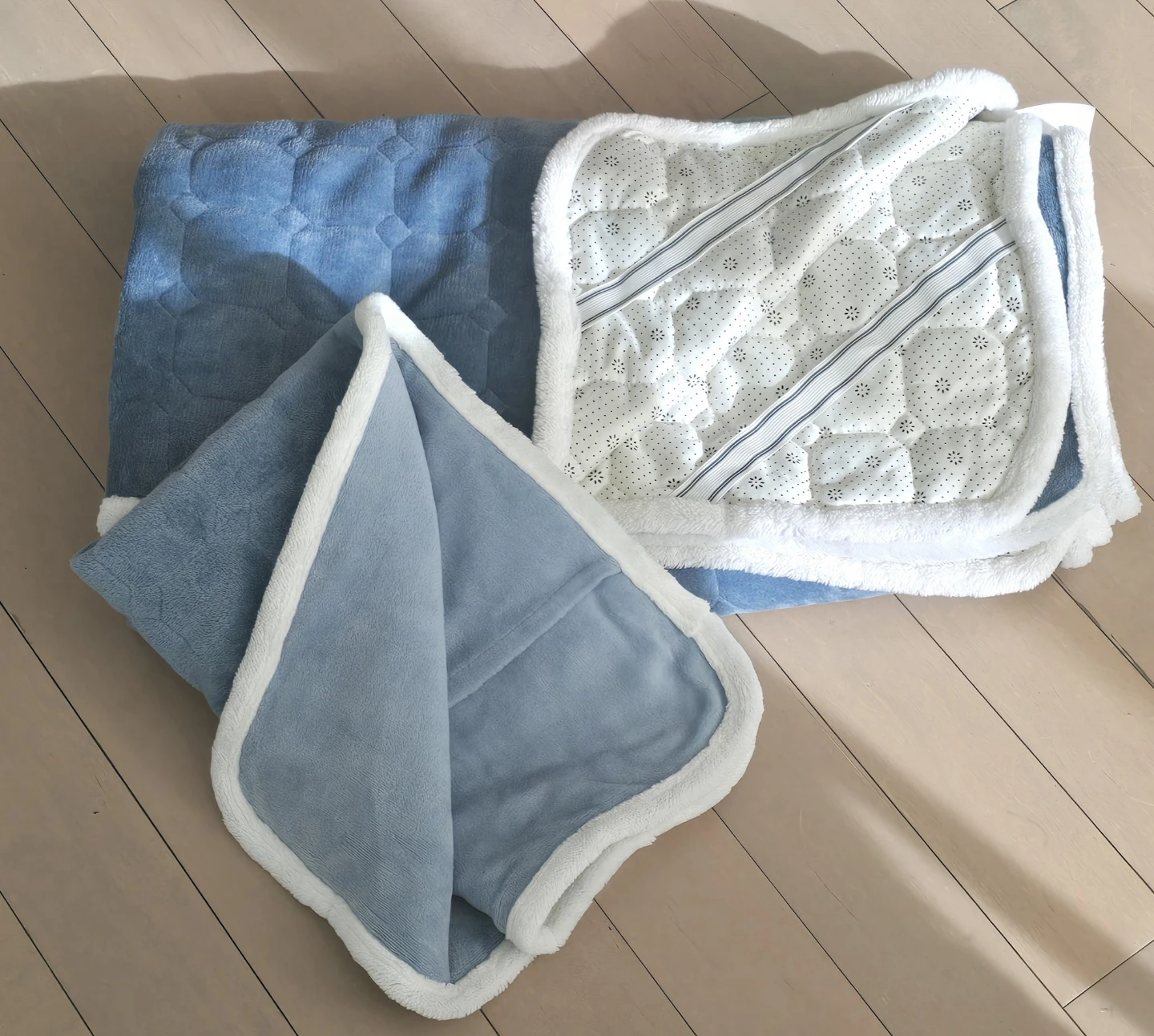Blue Sherpa Throw Blanket + pillow cover - photo 4