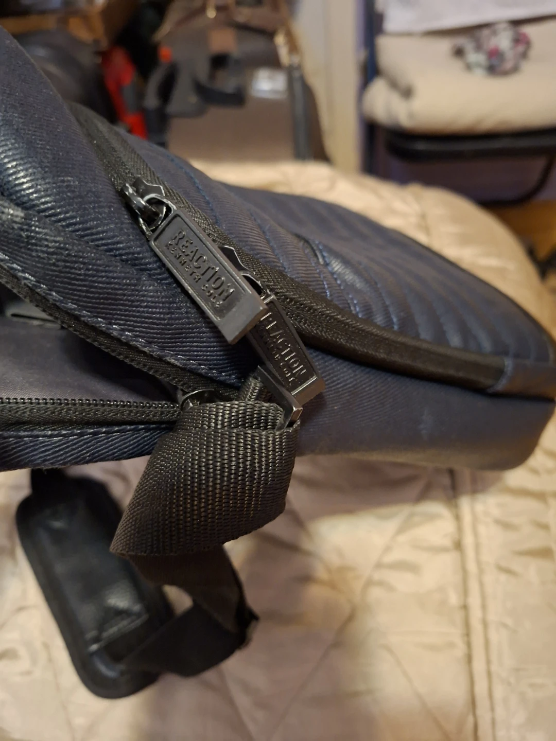 Kenneth Cole Reaction Navy Crossbody Bag - photo 3