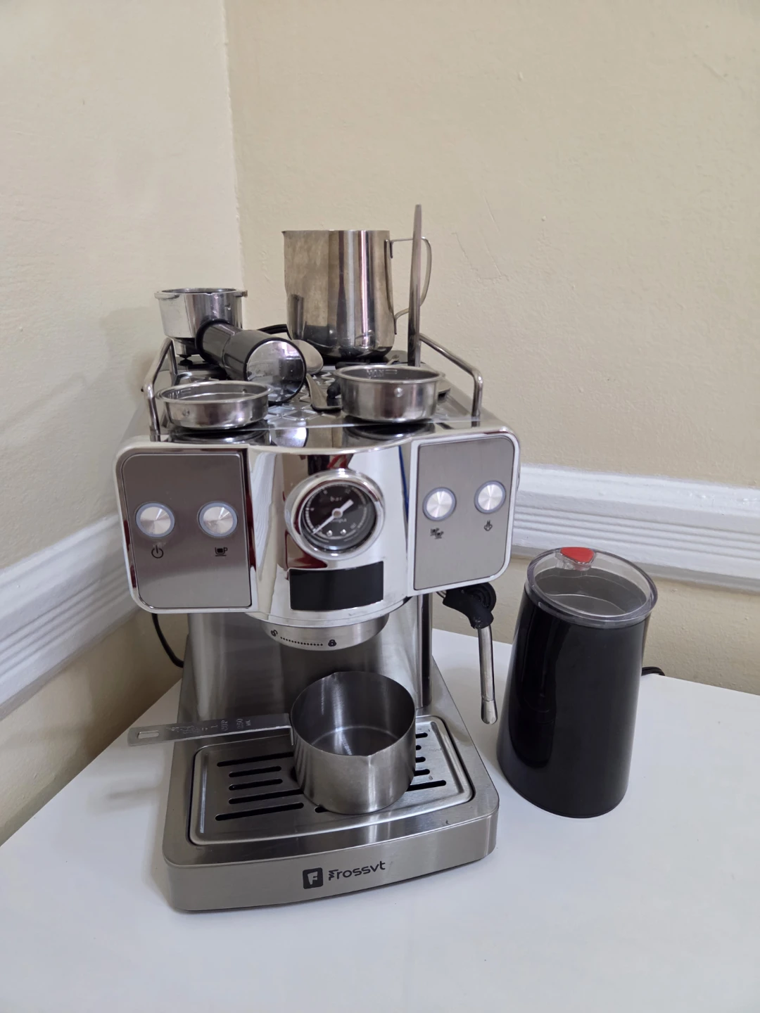 Trossvt Espresso Machine with Grinder and Accessories - photo 2