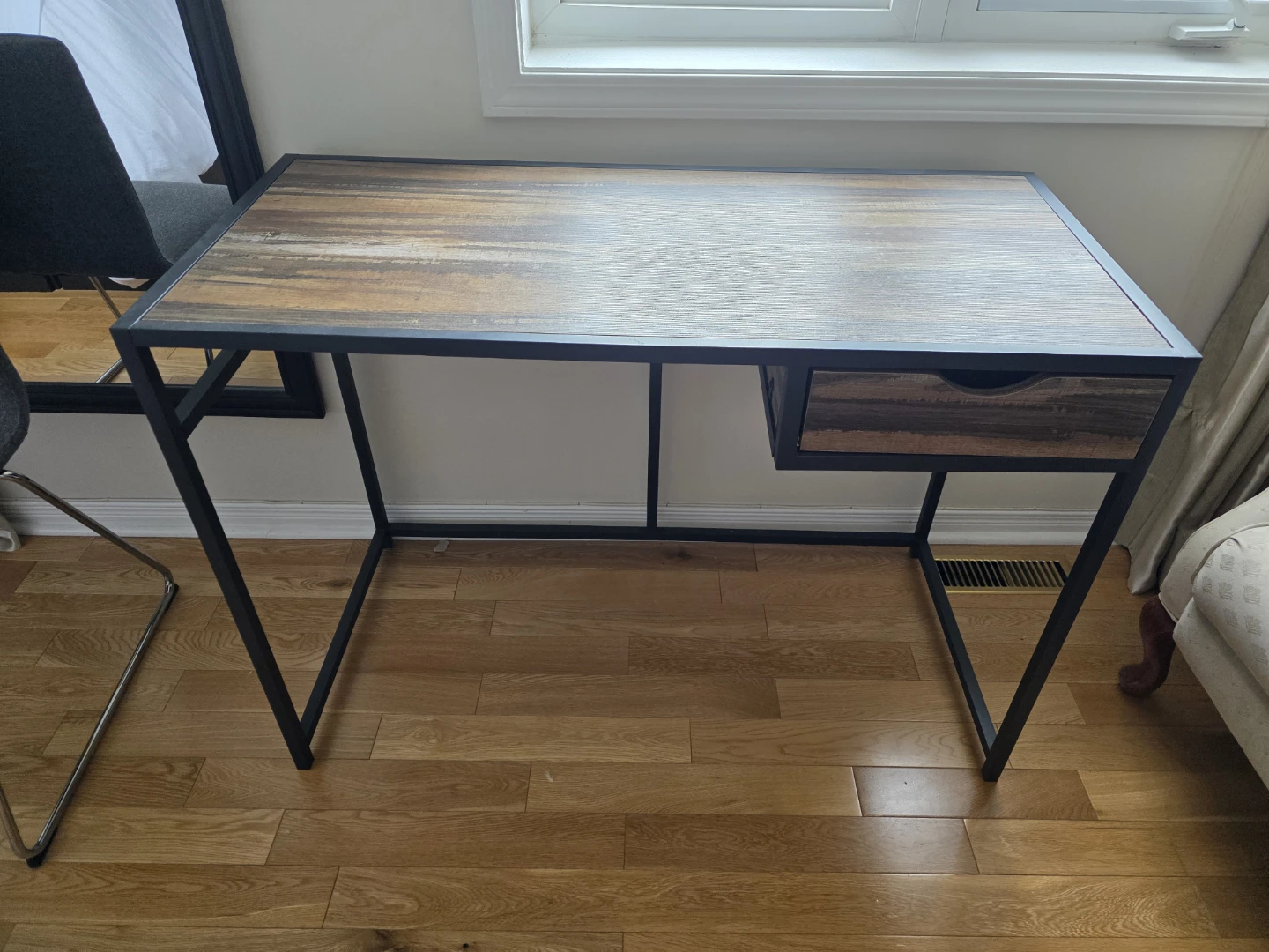 Rustic Wood Grain Desk with Drawer & chair