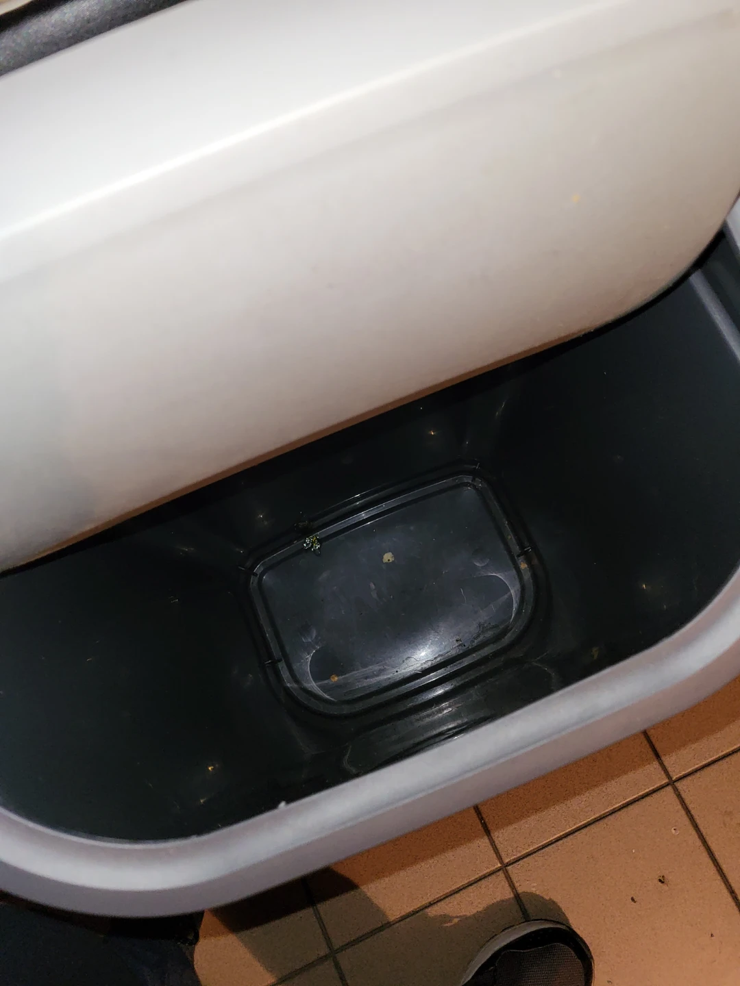 Simple Grey flip lid Trash Can - photo 2