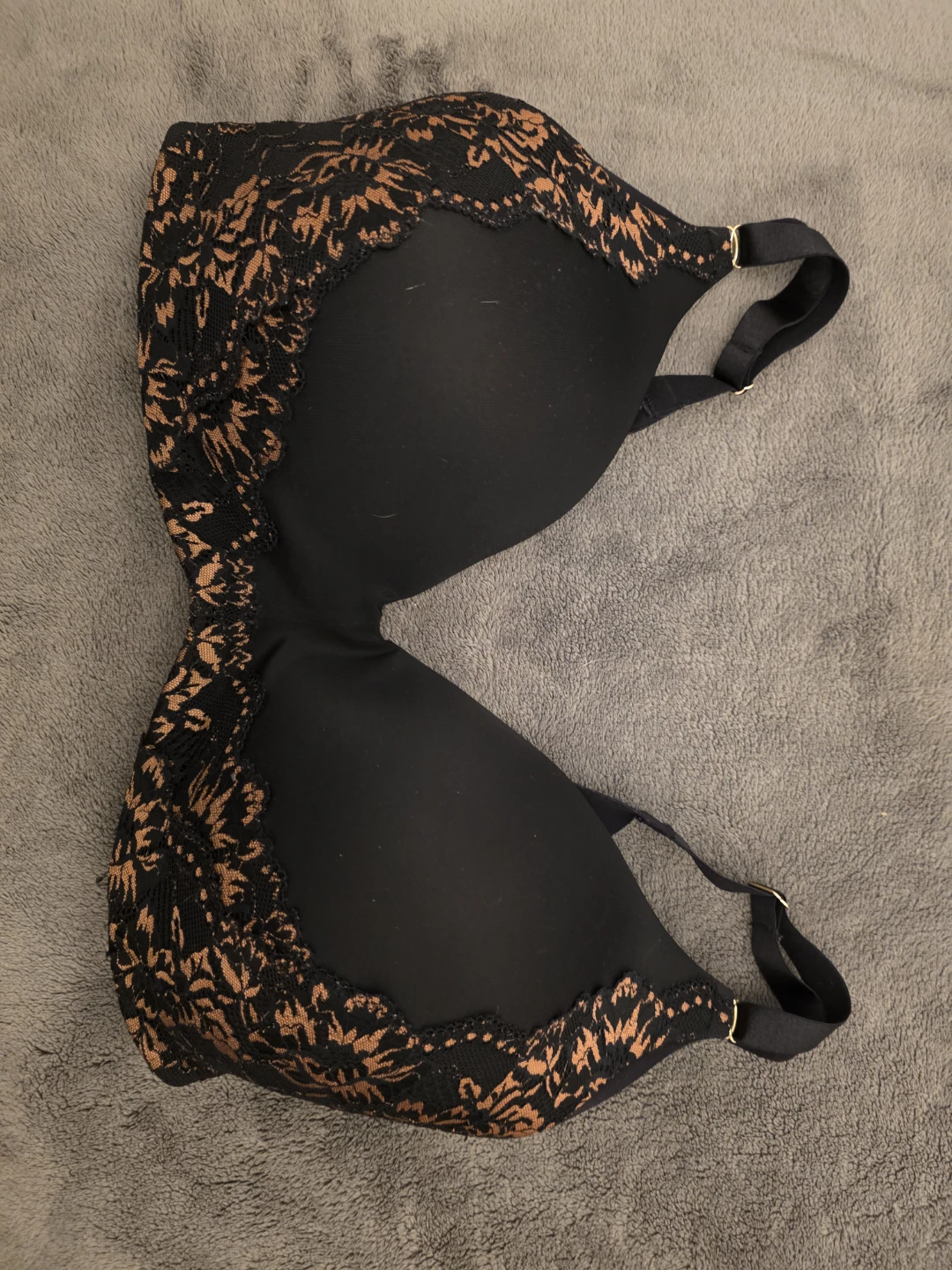 La Vie En Rose Black Lace Trim Bra