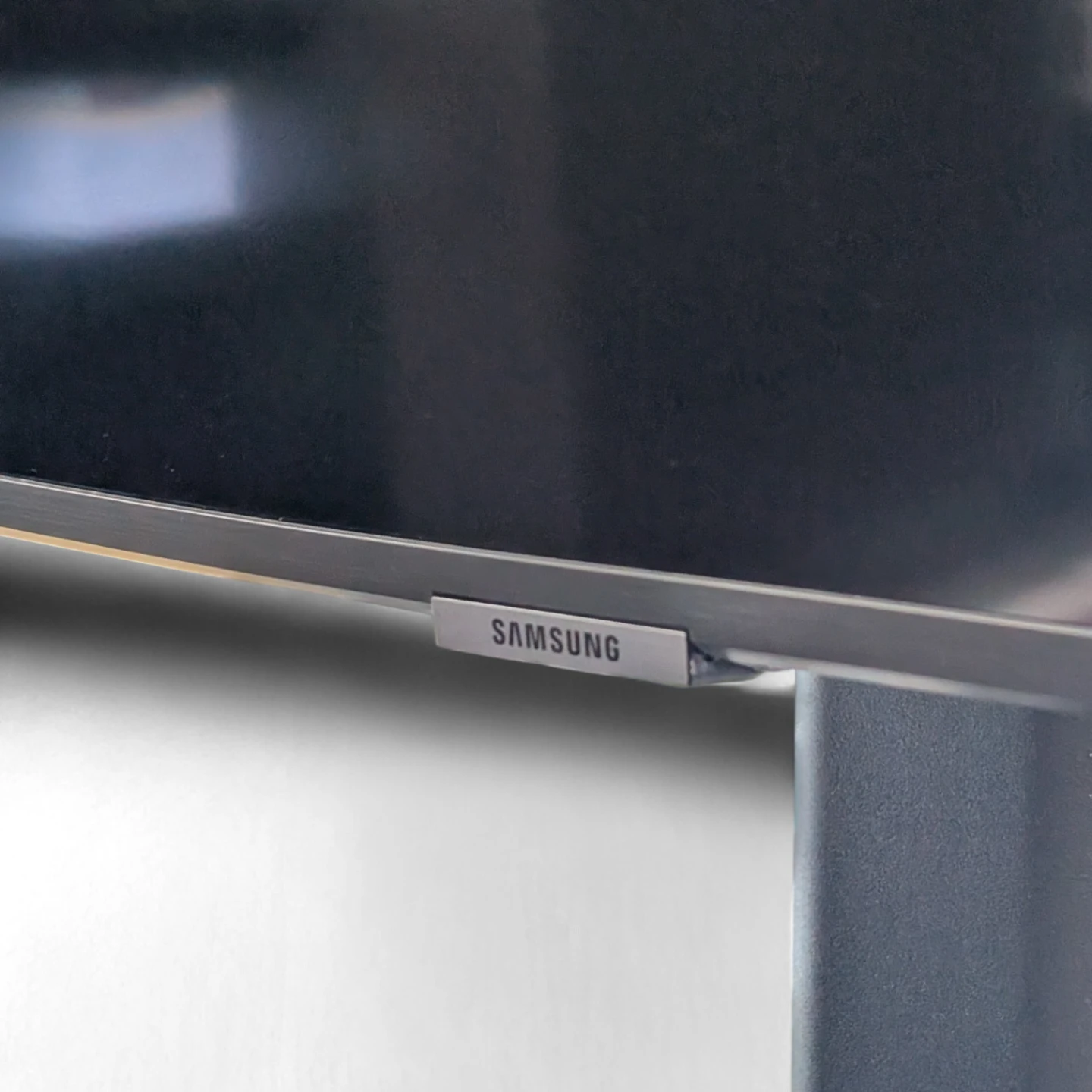 Samsung 43" 4K UHD Smart TV + Swivel Stand (UN43TU7000, 2020) - photo 3