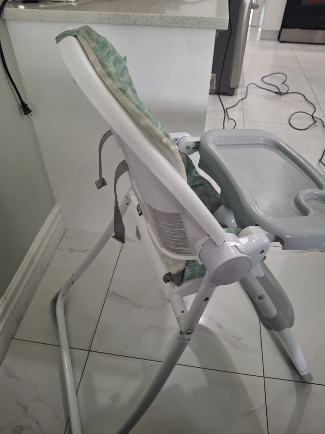 Baby High Chair with Tray - photo 3
