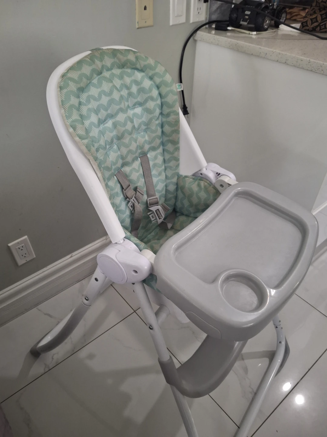 Baby High Chair with Tray - photo 4