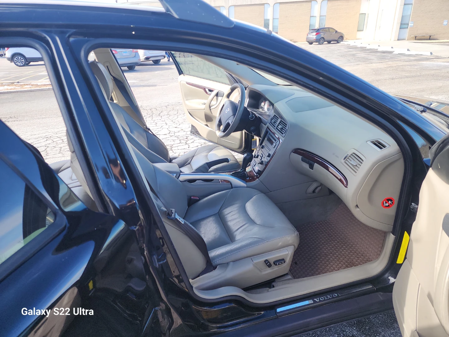 Black Volvo XC70 Cross Country AWD - photo 4