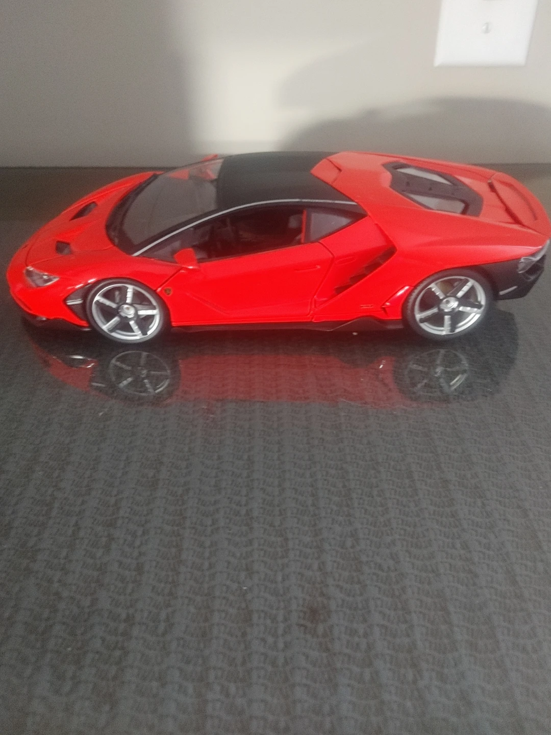 1:18 red Maisto  Lamborghini Centenario - photo 2