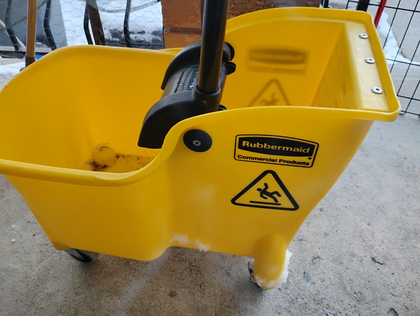 Rubbermaid Yellow Mop Bucket with Wringer