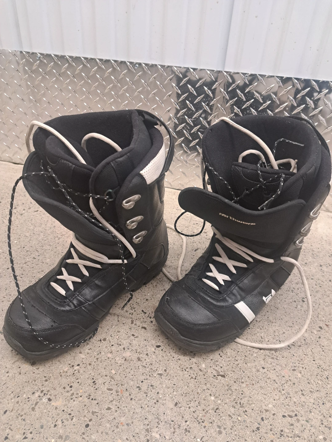 Northwave Snowboard Boots - Size 10/44 - photo 3