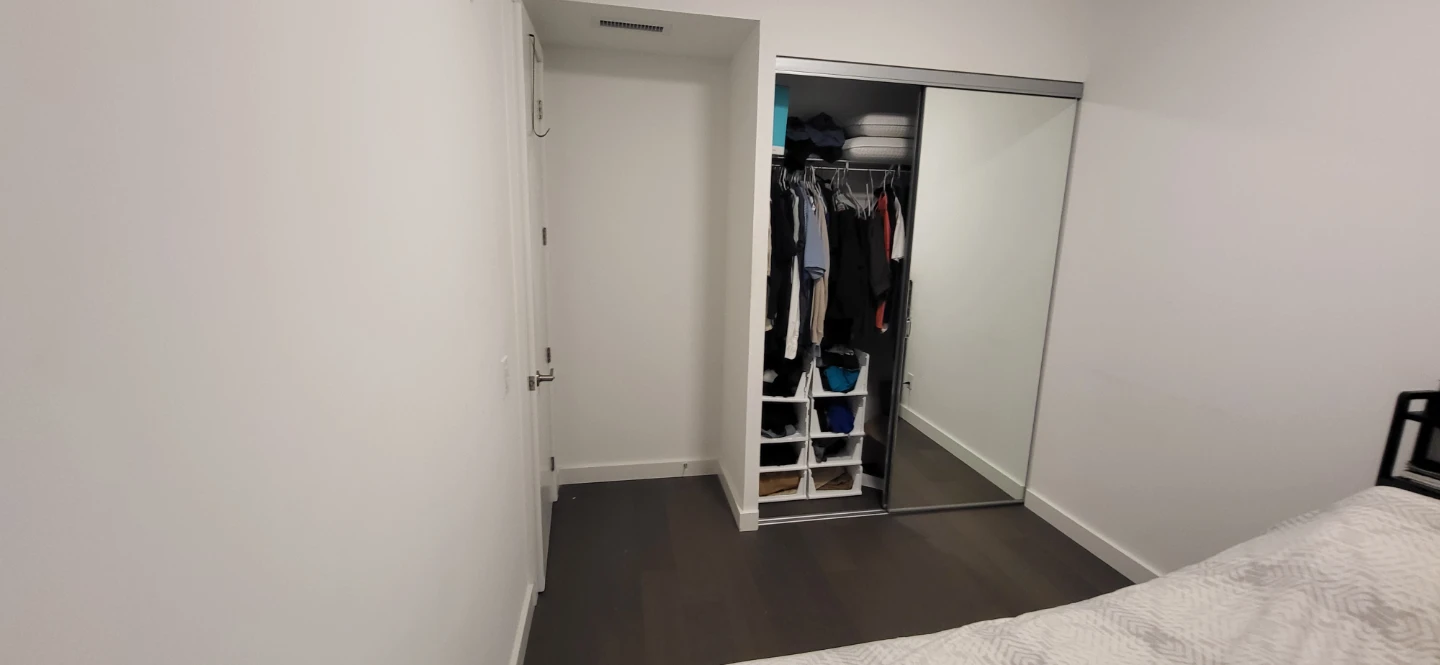 Private room and washroom $1595 Church and Wellesley - photo 4