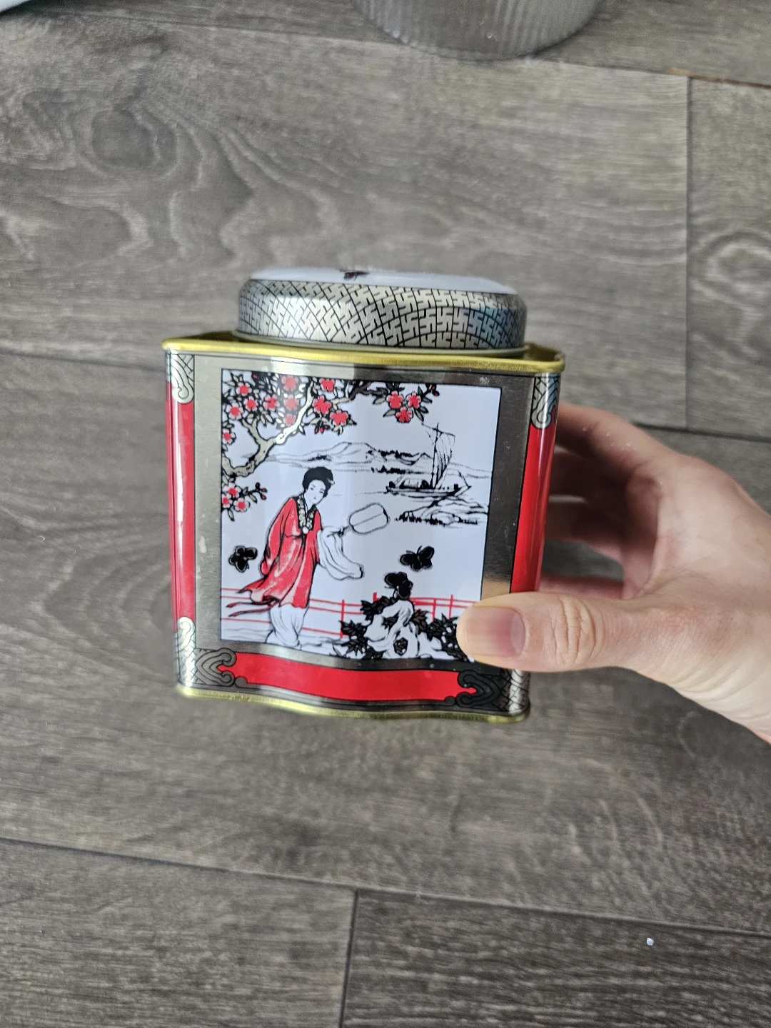 Empty Oolong Tea Tin