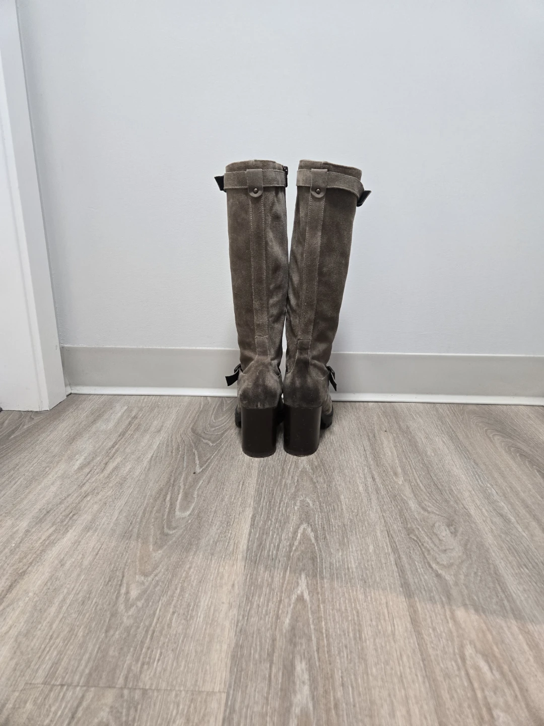 Emanuele Castro  Suede Knee-High Boots - photo 2