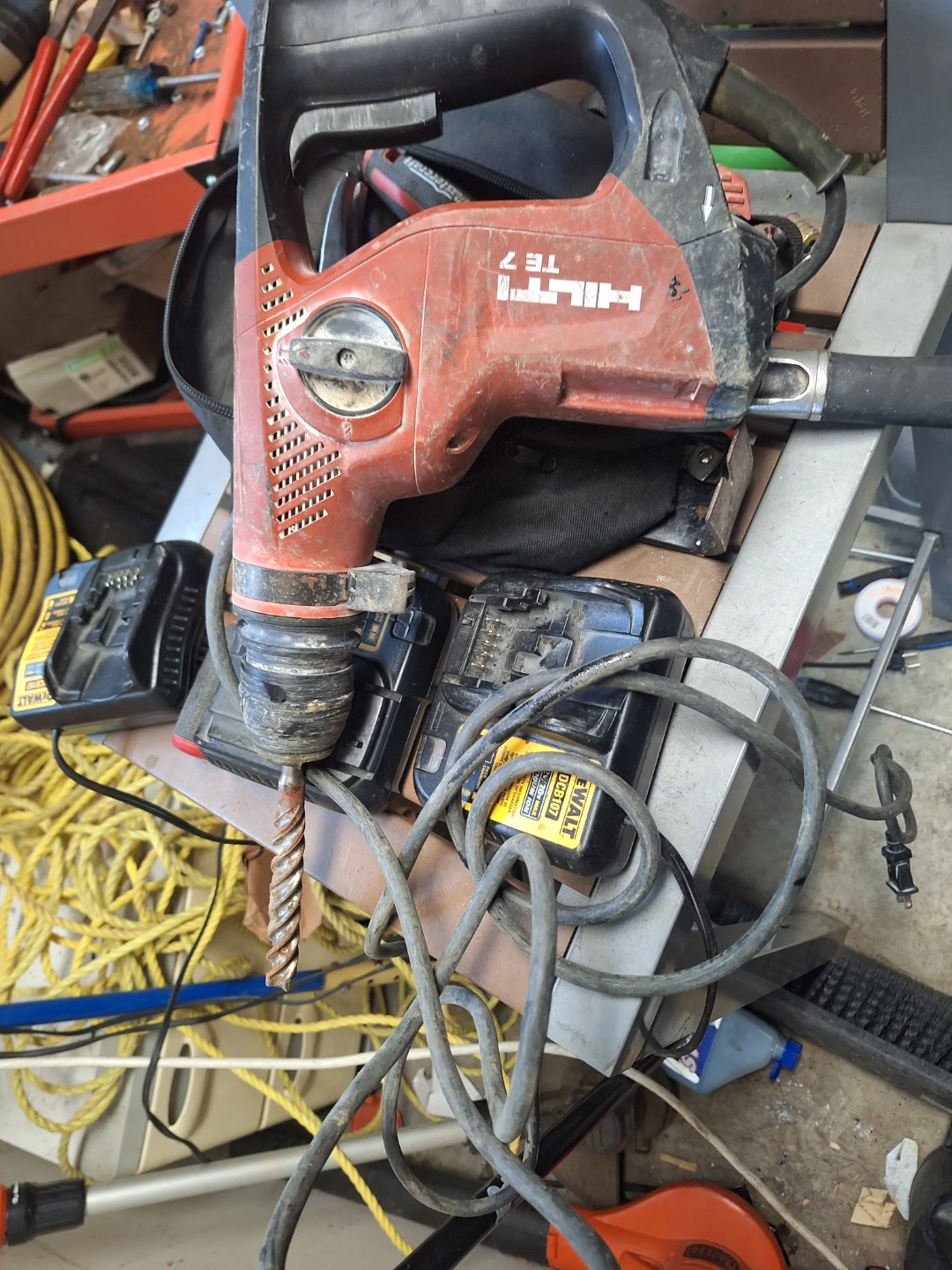 Hilti TE 7 Rotary Hammer Drill - photo 2