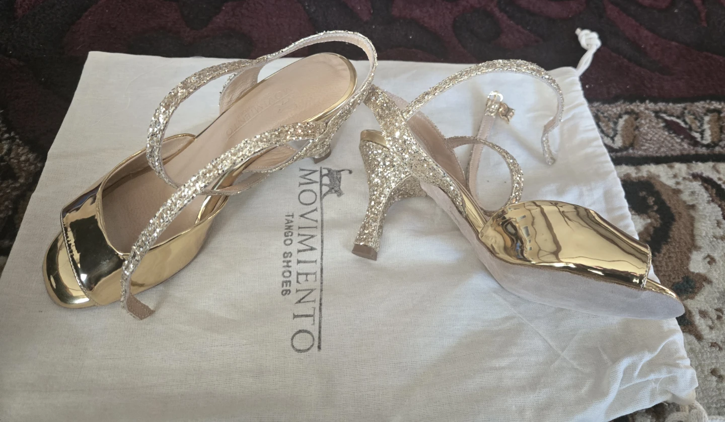 Movimiento Gold Glitter Heels - photo 3