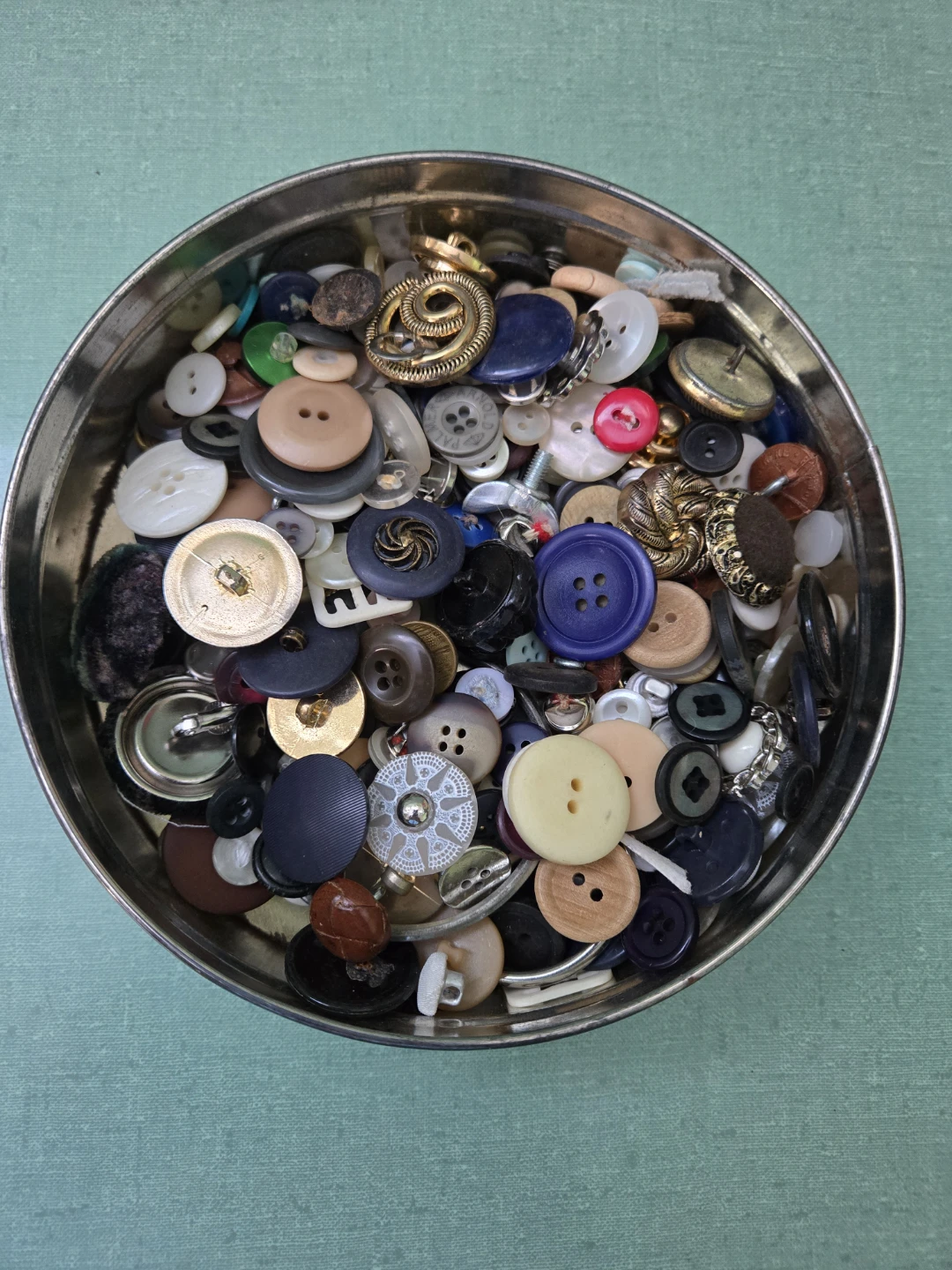 Tin of Buttons