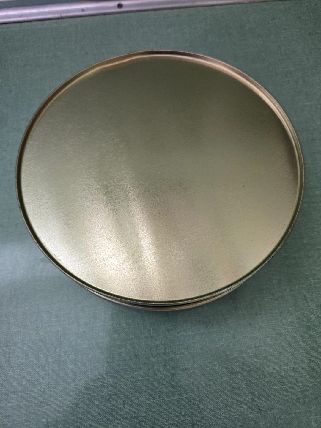 Tin of Buttons - photo 3