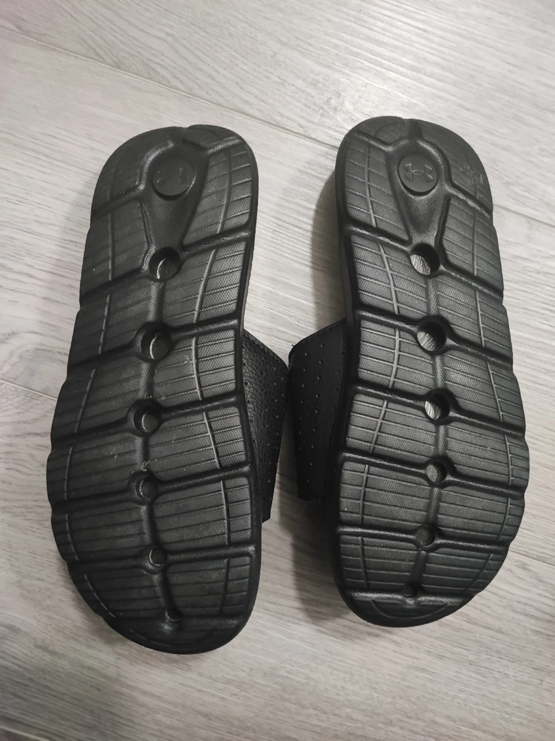 Under Armour Kids Slides Size 5Y Black - photo 2