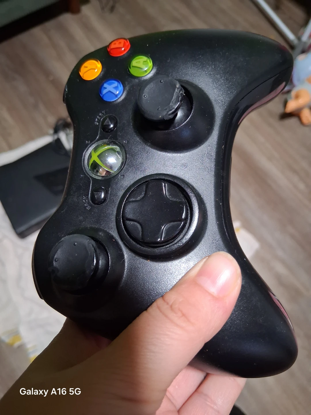 Xbox 360 Console with Kinect and Controller - photo 2
