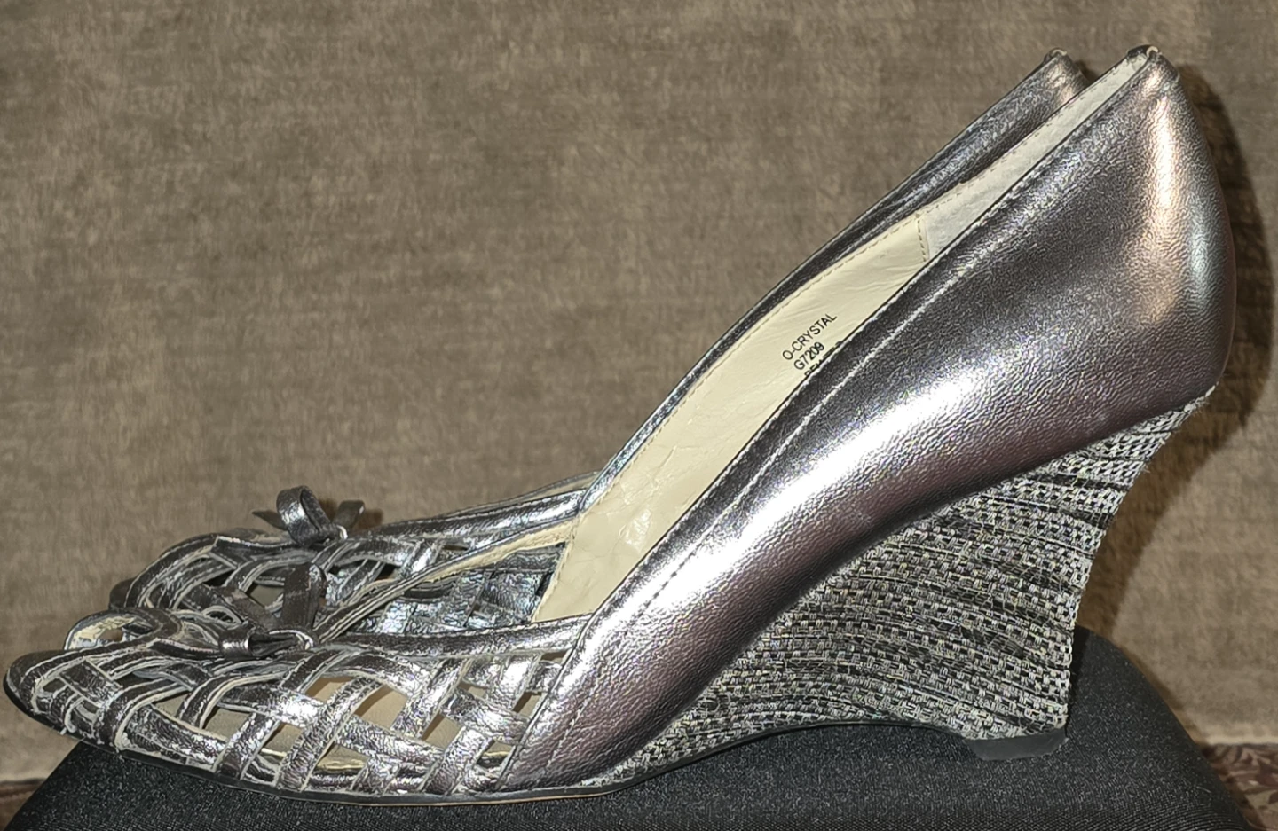 Oscar De La Renta Wedge Heels - Size 9.5 - photo 2
