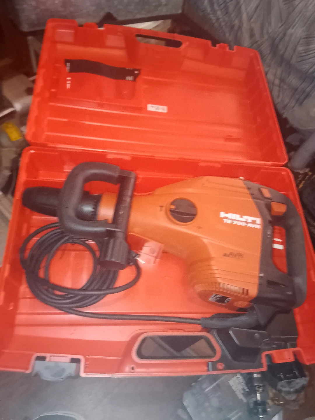 Hilti TE 700-AVR Rotary Hammer Drill with Case