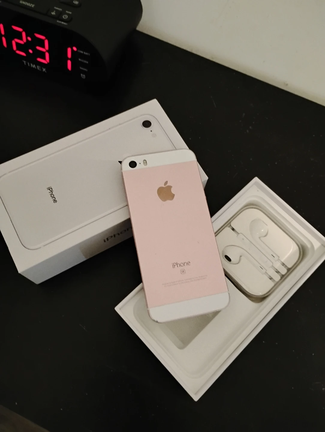 Apple iPhone 5s and iPhone 6 Phones with Box and Earbuds - photo 3