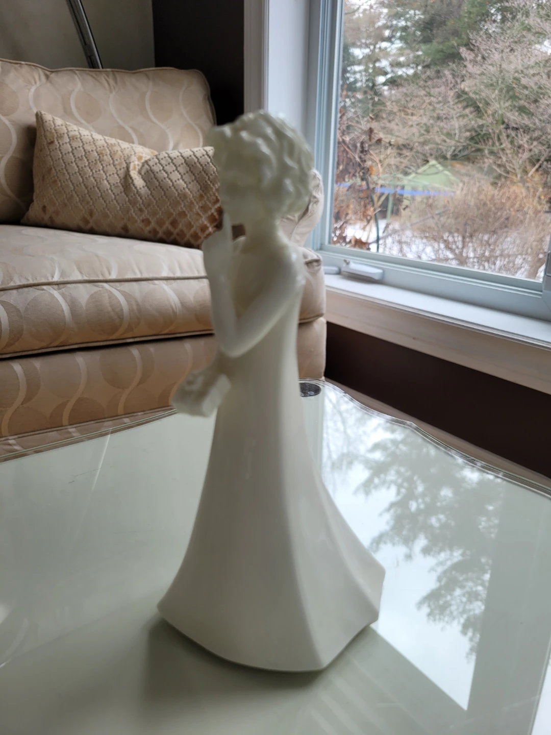 Royal Worcester White Ceramic Figurine 'Special Gift' - photo 2